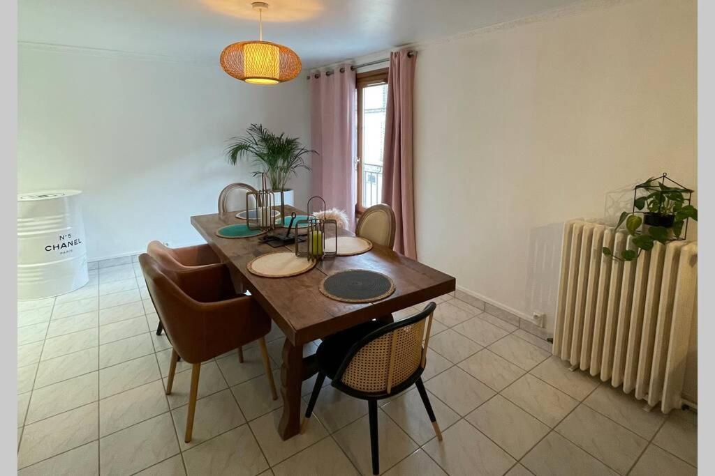 Appartement «La Vie Est Belle» Au Coeur De Sezanne Bagian luar foto