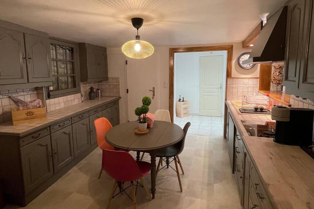 Appartement «La Vie Est Belle» Au Coeur De Sezanne Bagian luar foto